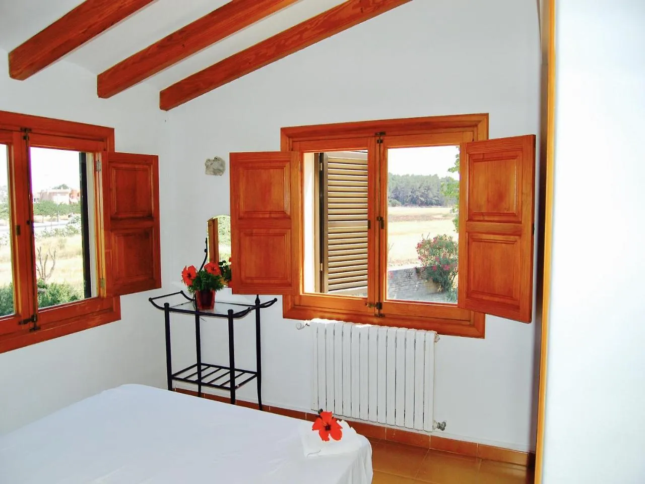 Villa Mountain Beach Villas: Family-Friendly Retreat for Active Travelers Port de Pollenca Spain